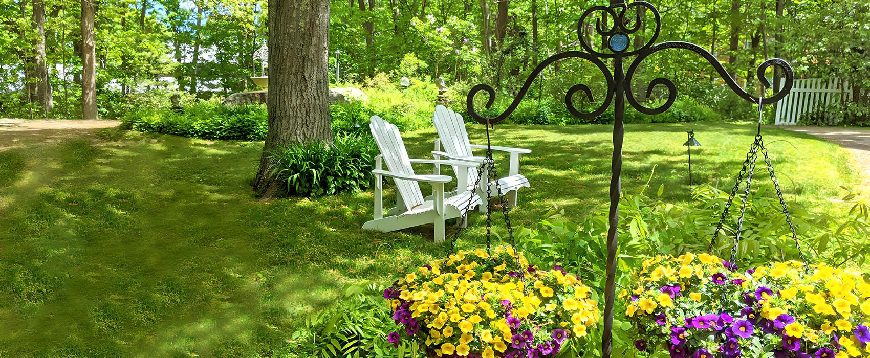 Side Garden with Chairs
