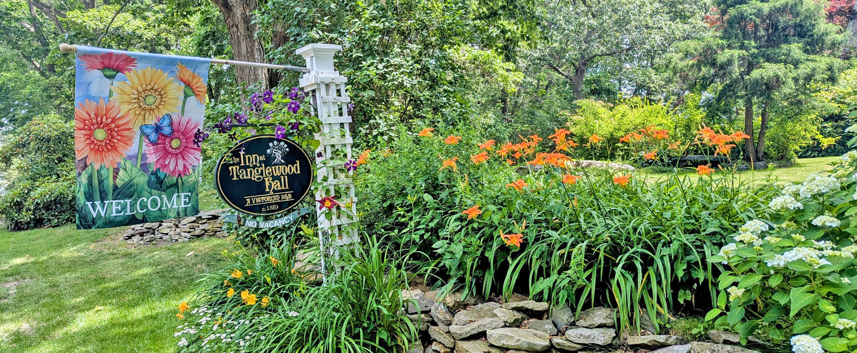 Welcome Flag and Sign